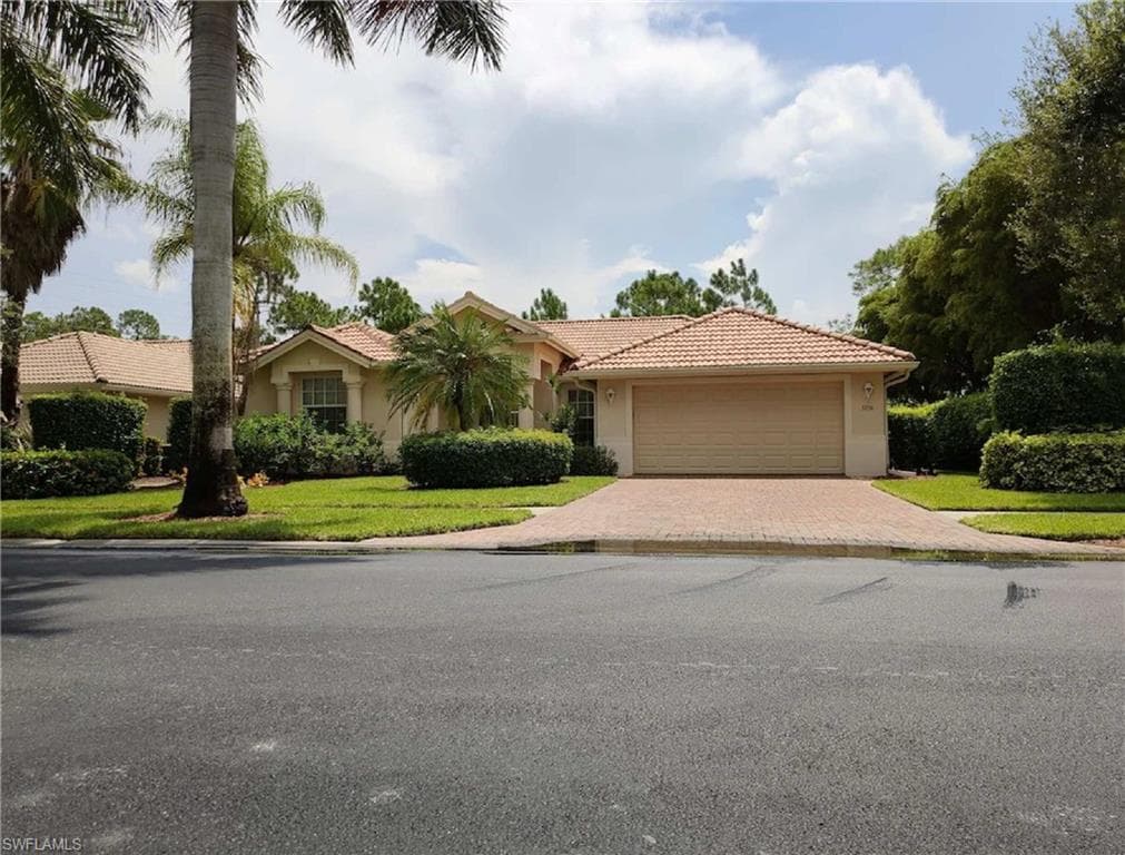 1016 Tivoli LN NAPLES, FL 34104