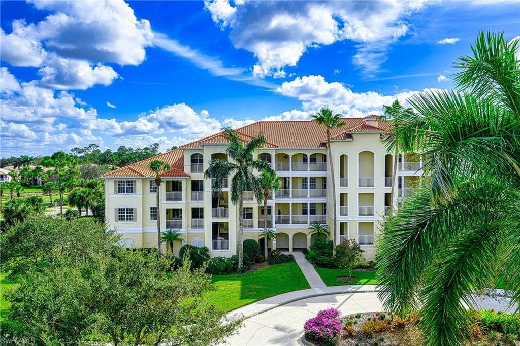 4833 Hampshire CT 1-302 NAPLES, FL 34112