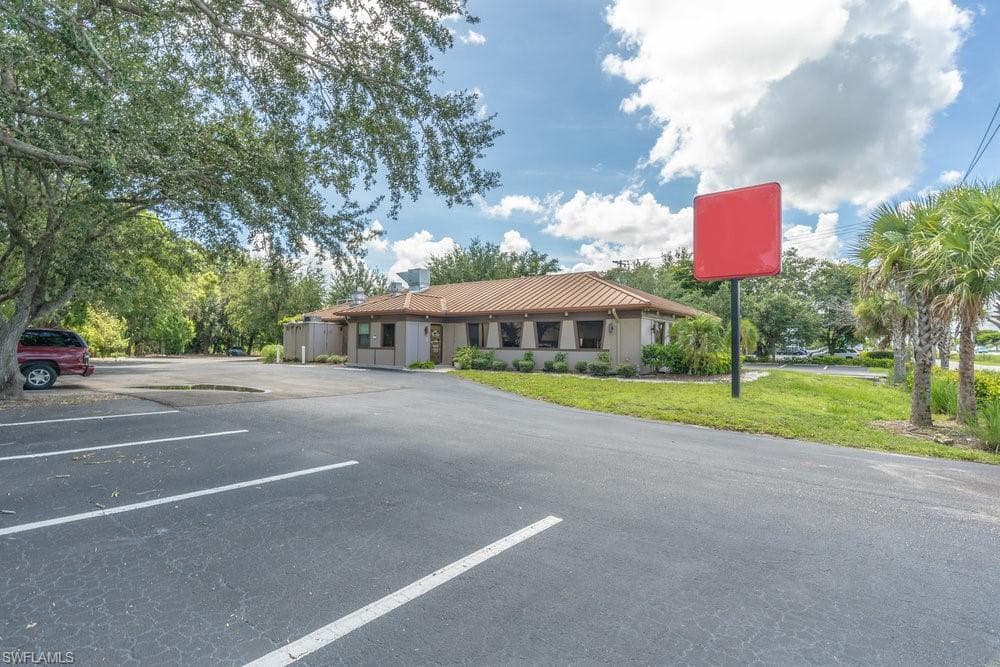 16571 Tamiami TRL FORT MYERS, FL 33908