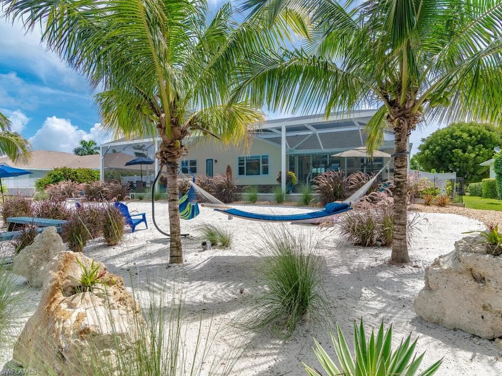 608 Nassau RD MARCO ISLAND, FL 34145