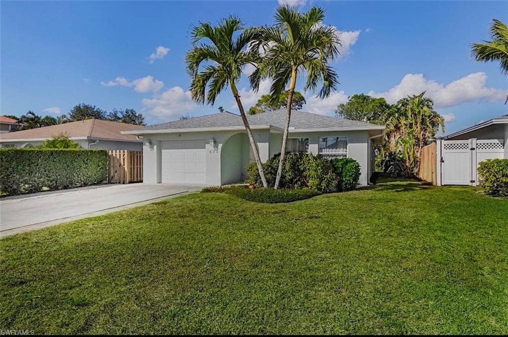 679 94th AVE N NAPLES, FL 34108