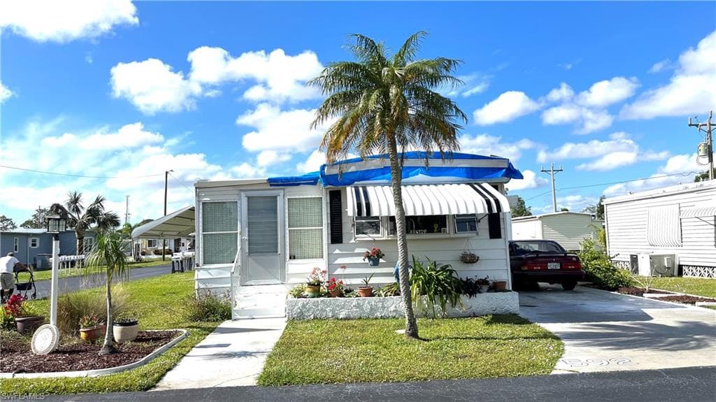 592 Daisy DR NORTH FORT MYERS, FL 33917