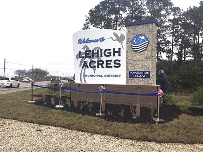 919 Calvin AVE LEHIGH ACRES, FL 33972