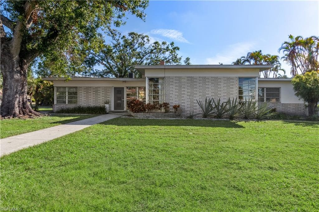2903 Valencia WAY FORT MYERS, FL 33901