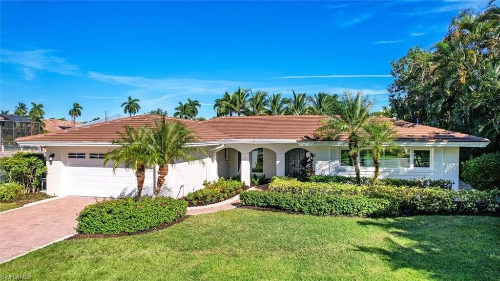 1893 Snook DR NAPLES, FL 34102