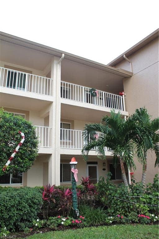 7320 Glenmoor LN 2205 NAPLES, FL 34104