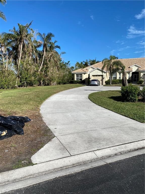 8914 Bristol BEND FORT MYERS, FL 33908