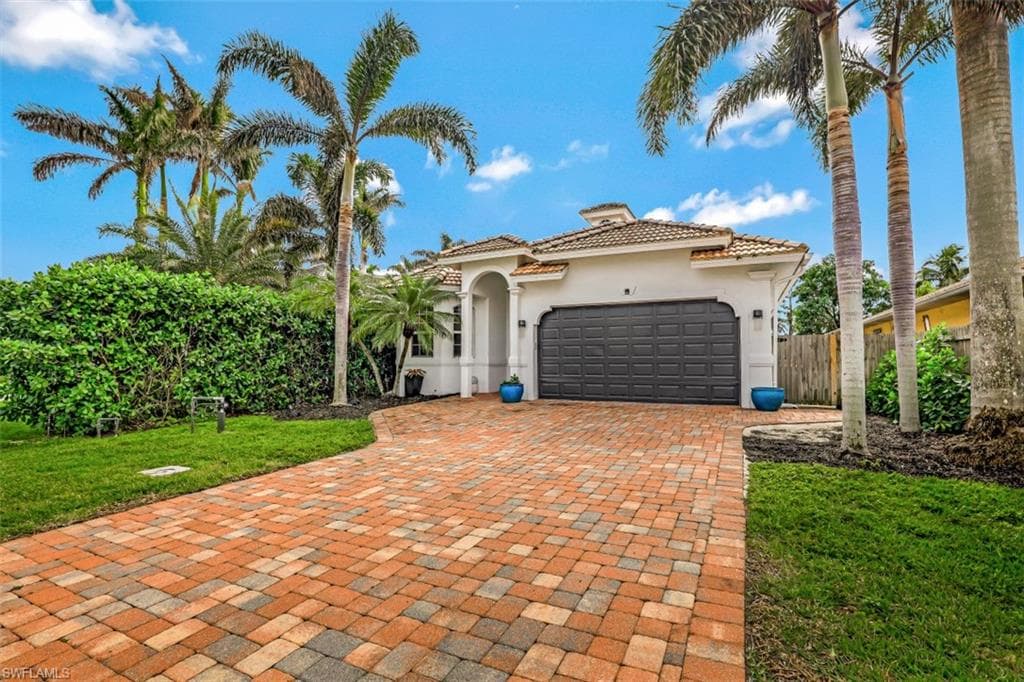 708 108th AVE N NAPLES, FL 34108