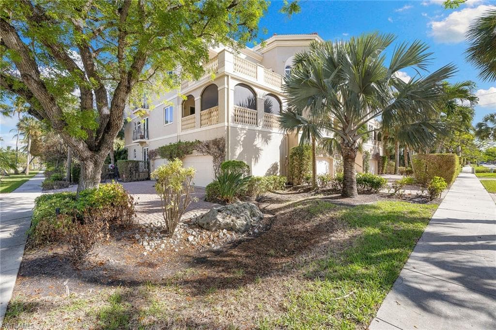 1005 4th ST S 203 NAPLES, FL 34102