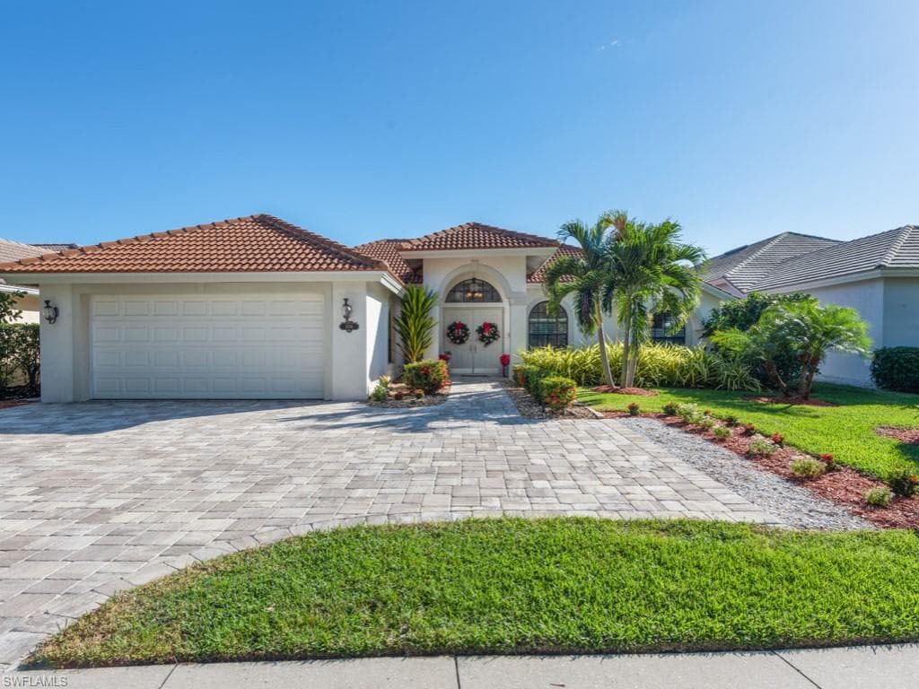 1096 Briarwood BLVD NAPLES, FL 34104