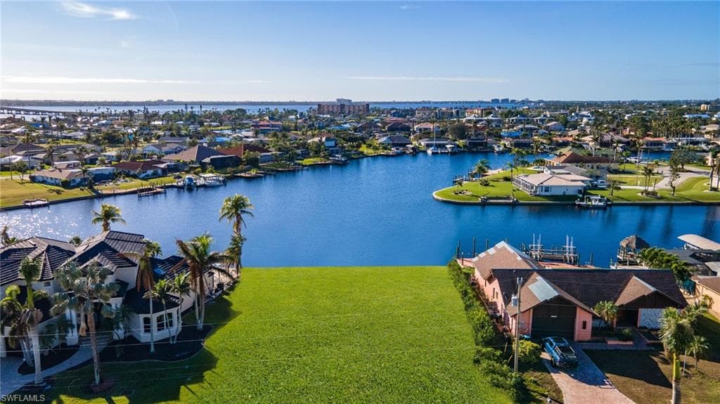 1810 SE 44th ST CAPE CORAL, FL 33904