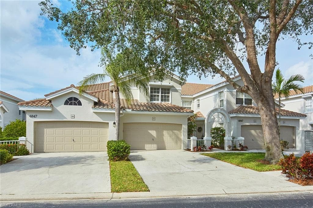 6847 Lantana Bridge RD 101 NAPLES, FL 34109