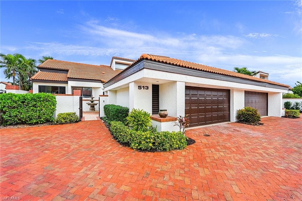 513 Bay Villas LN 112 NAPLES, FL 34108