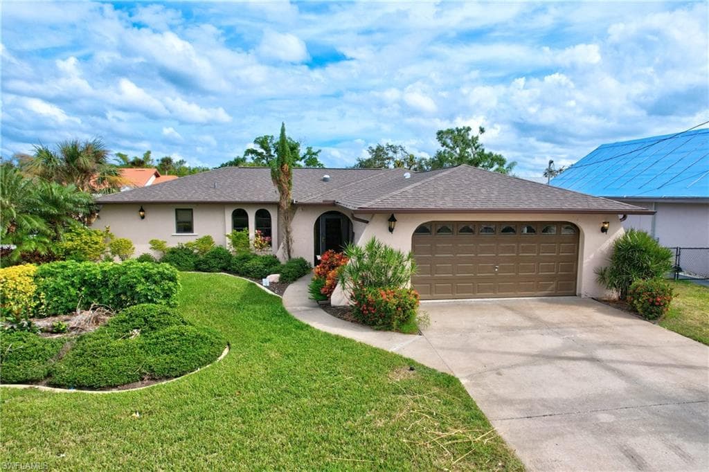 7203 Reymoor DR NORTH FORT MYERS, FL 33917
