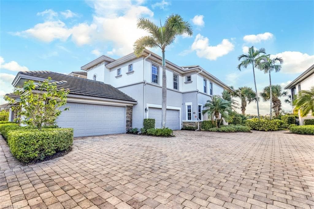 8739 Coastline CT 102 NAPLES, FL 34120