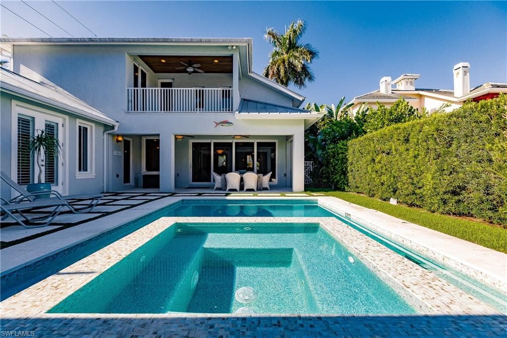 541 1st AVE S NAPLES, FL 34102