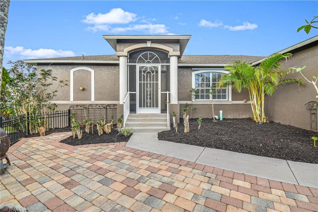 8850 Woodgate DR FORT MYERS, FL 33908
