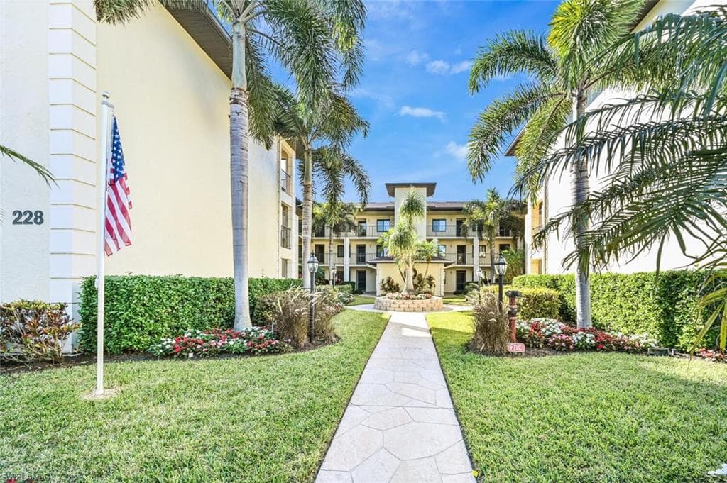 228 Fox Glen DR 3201 NAPLES, FL 34104
