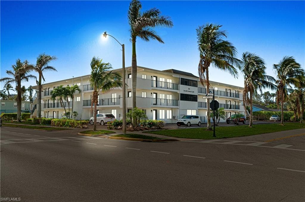 250 7th AVE S 207 NAPLES, FL 34102