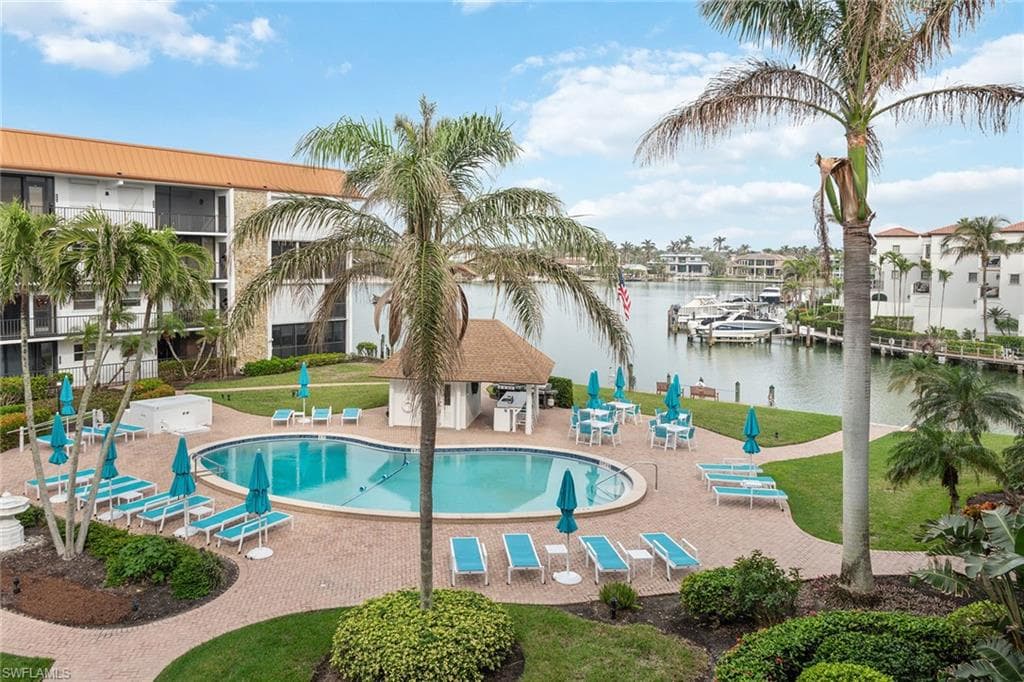2900 Gulf Shore BLVD N 313 NAPLES, FL 34103