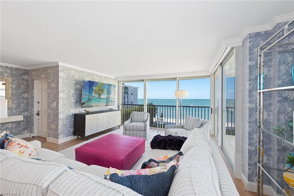 3483 Gulf Shore BLVD N 505 NAPLES, FL 34103