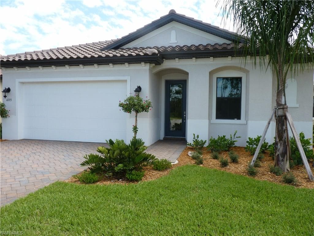 4723 Abaca CIR NAPLES, FL 34119