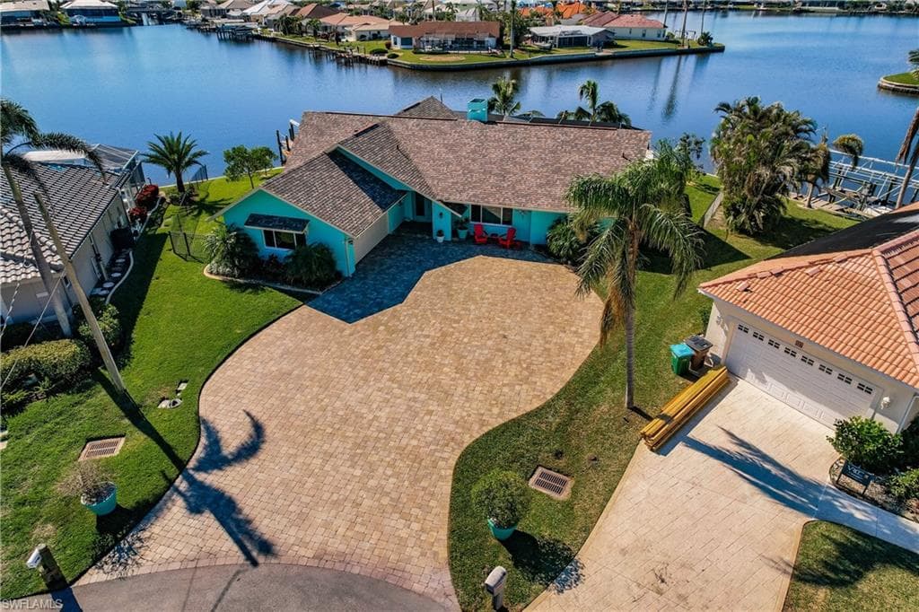 526 SW 53rd TER CAPE CORAL, FL 33914