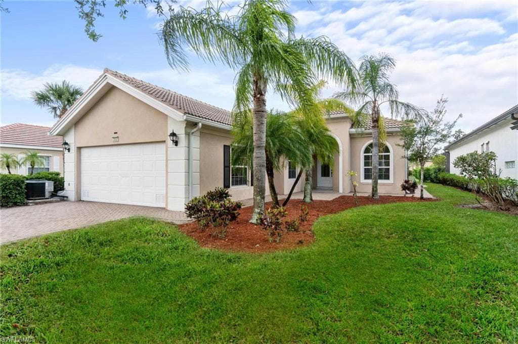 2302 Heydon CIR W NAPLES, FL 34120