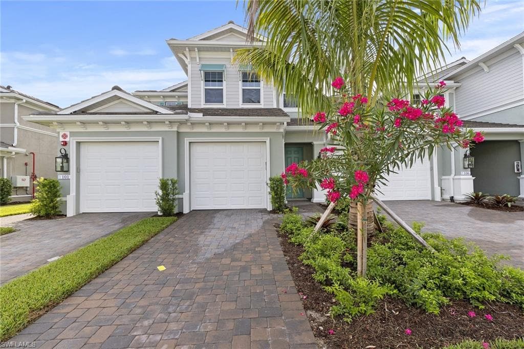 2318 Sawyers Hill RD 105 NAPLES, FL 34120