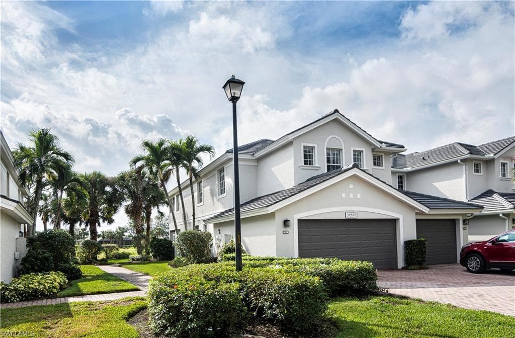 9231 Palmetto Ridge DR 101 ESTERO, FL 34135