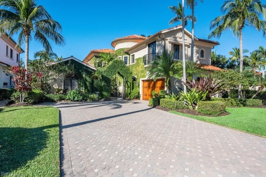 2959 Tiburon BLVD E NAPLES, FL 34109