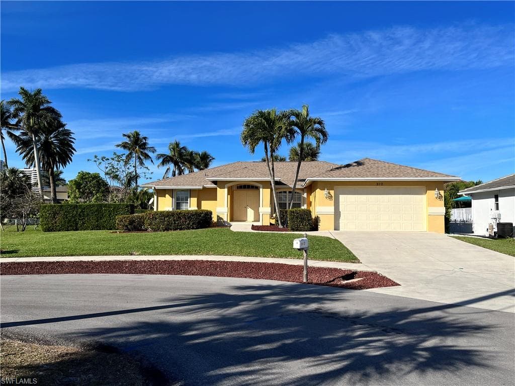 910 Dolphin CT MARCO ISLAND, FL 34145