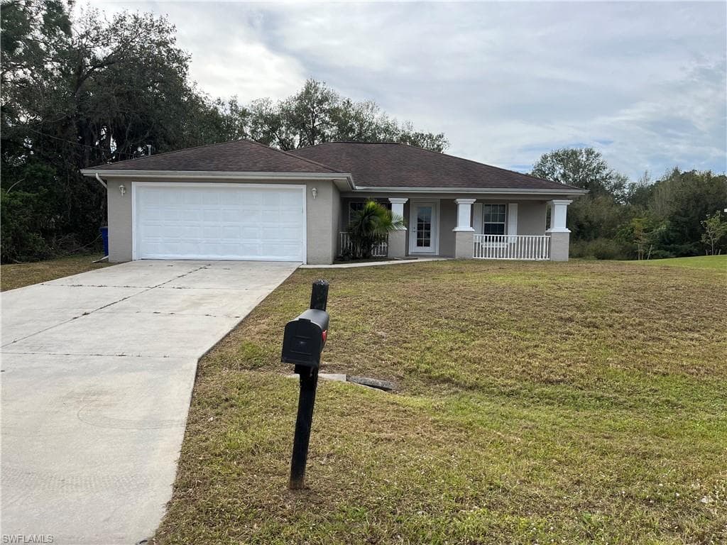 2813 52nd ST W LEHIGH ACRES, FL 33971