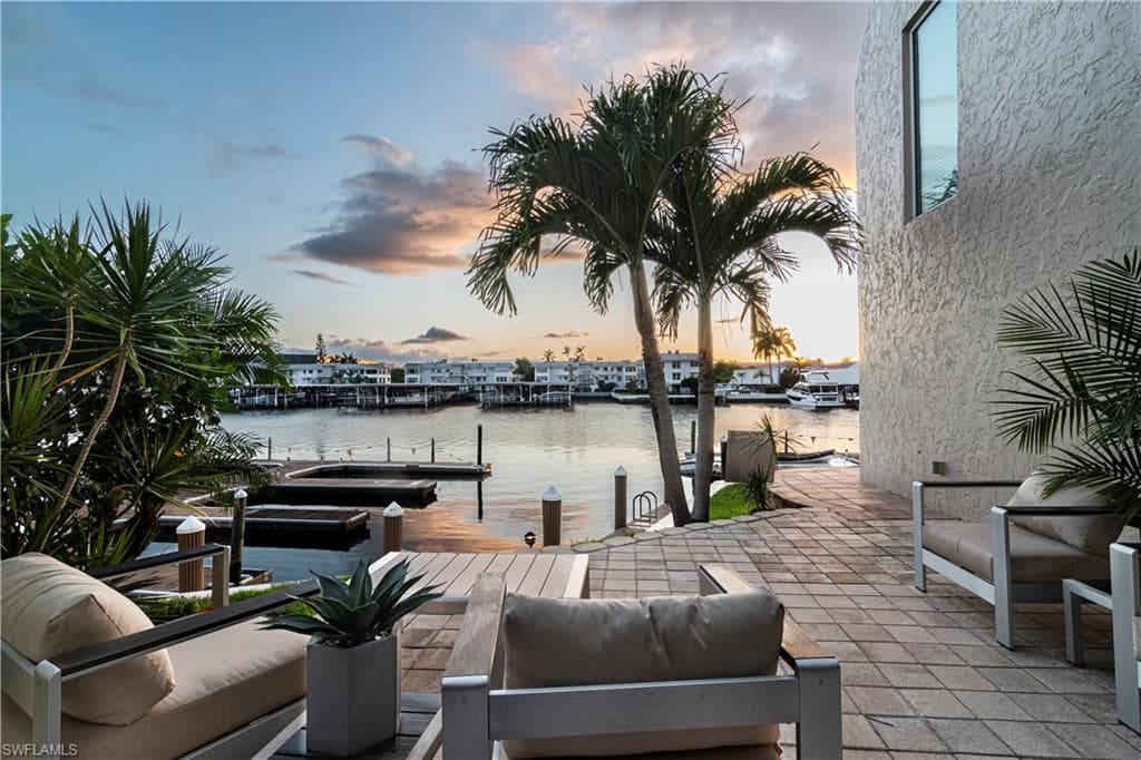 800 River Point DR 212 NAPLES, FL 34102