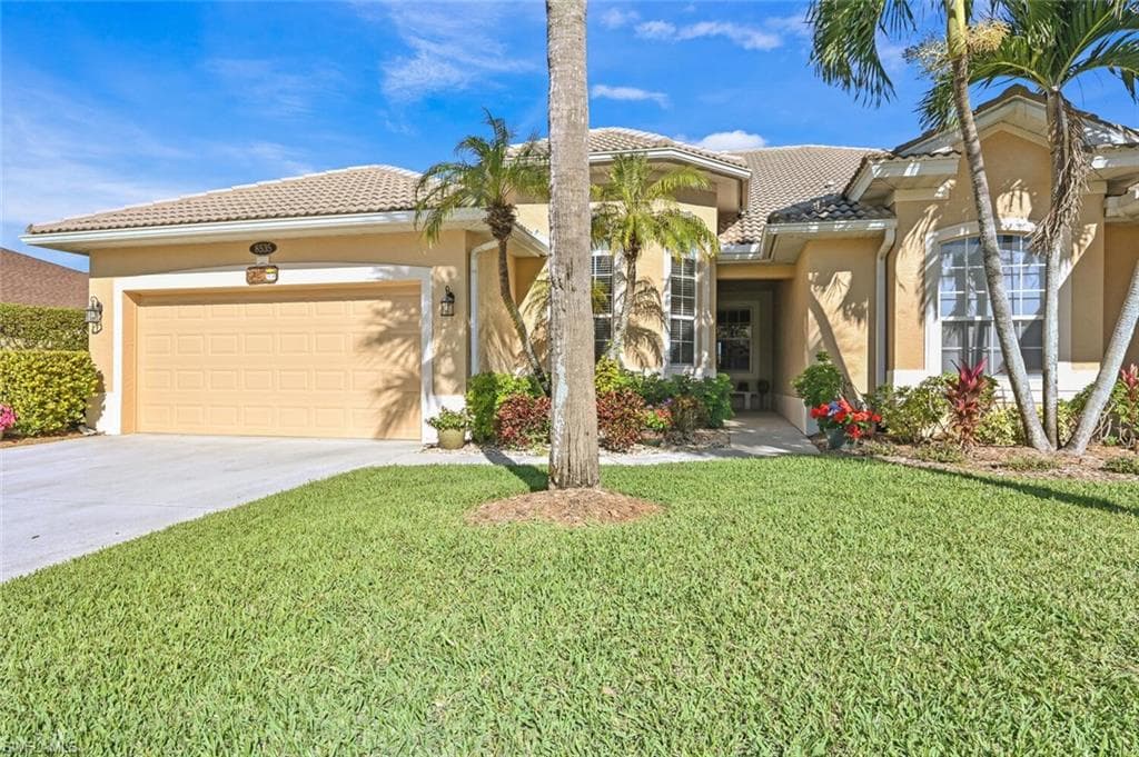 8535 Silk Oak LN NAPLES, FL 34119