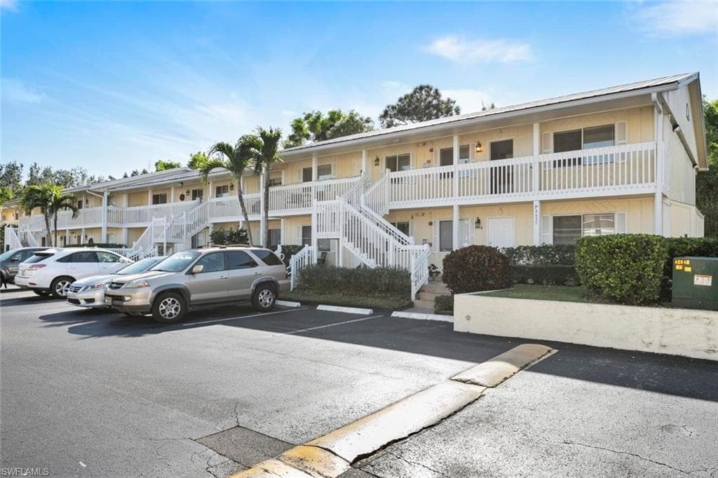 4635 Bayshore DR P16 NAPLES, FL 34112