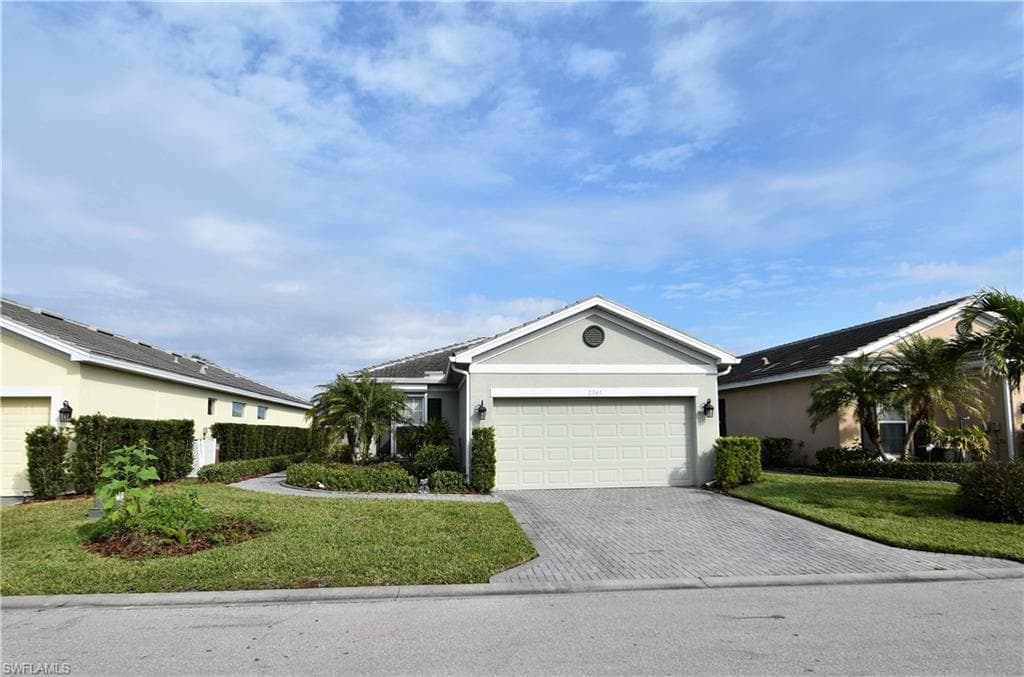 2745 Vareo CT CAPE CORAL, FL 33991