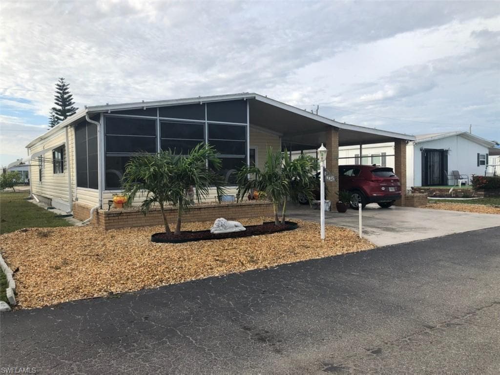 9025 Flamingo CIR NORTH FORT MYERS, FL 33903