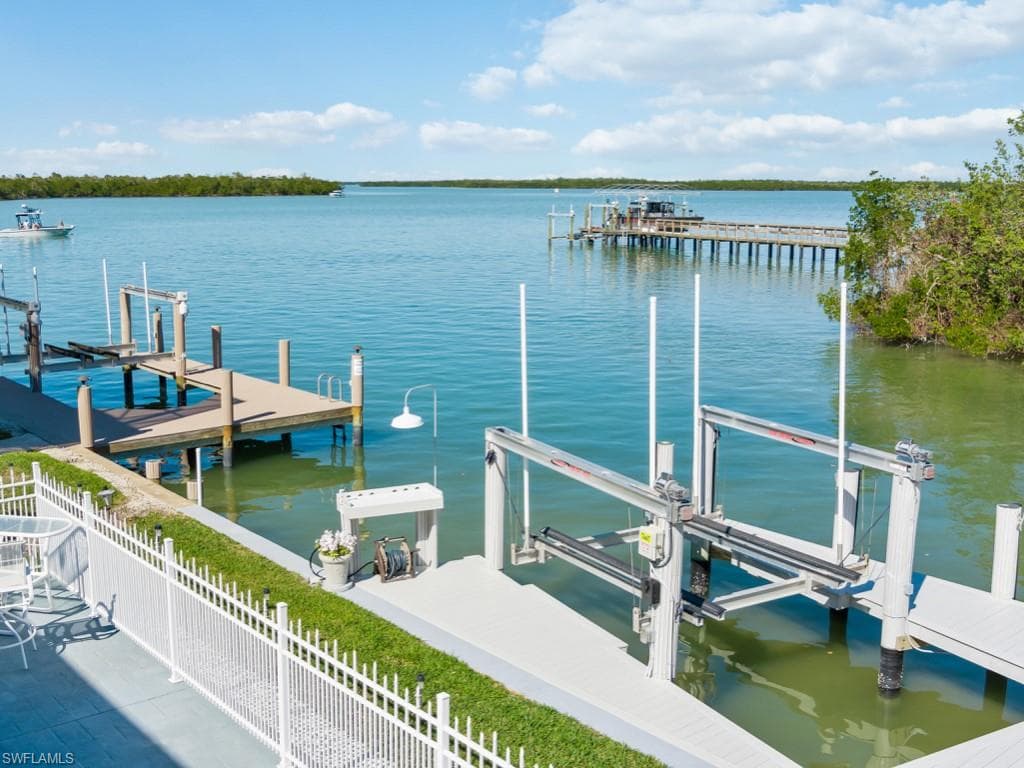 103 Pago Pago DR W NAPLES, FL 34113