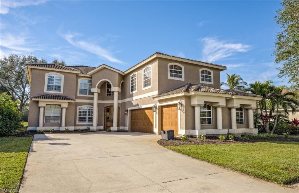 2372 HERITAGE GREENS DR NAPLES, FL 34119