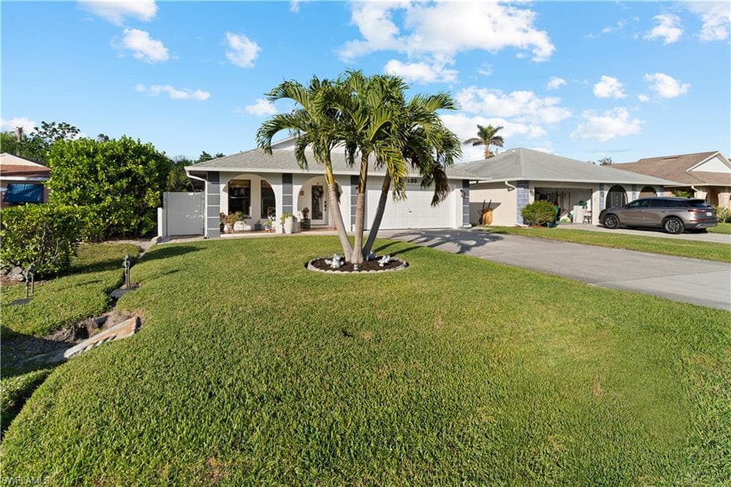 733 93rd AVE N NAPLES, FL 34108