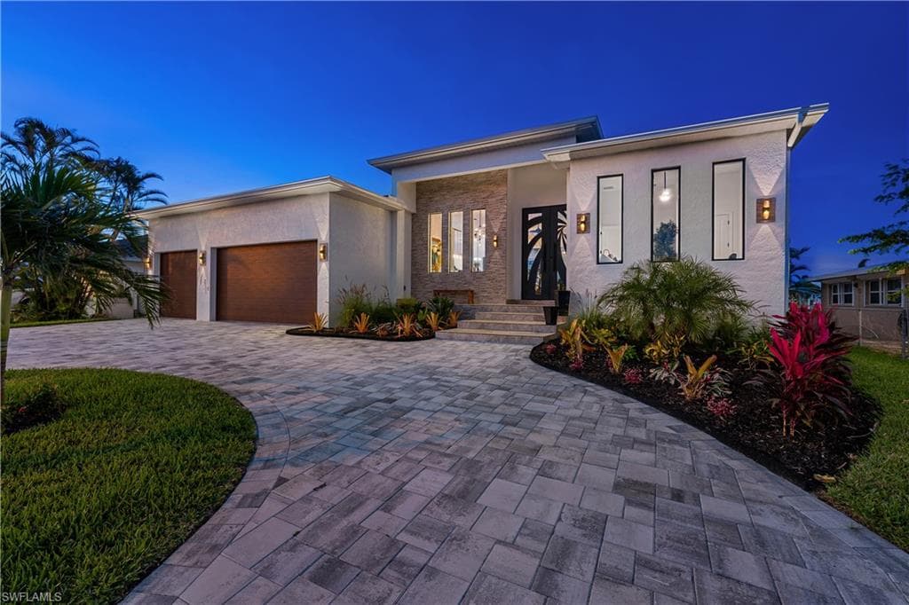 1021 Lucerne AVE CAPE CORAL, FL 33904