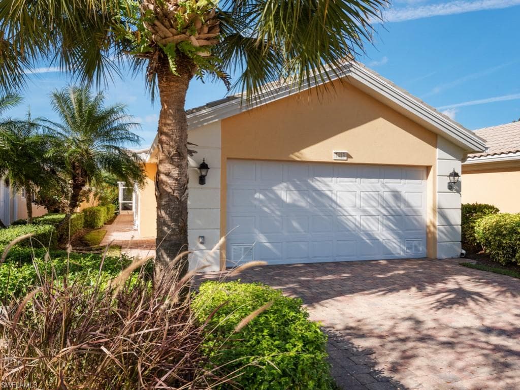 7413 Emilia LN NAPLES, FL 34114