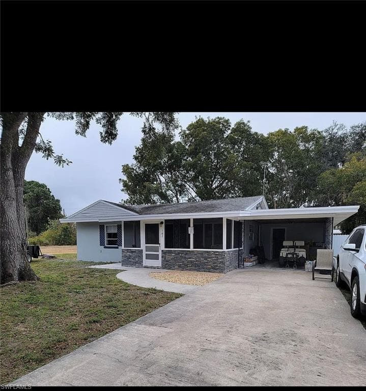 102 Crescent Lake DR NORTH FORT MYERS, FL 33917