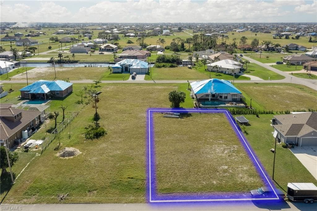 3318 18th TER CAPE CORAL, FL 33993