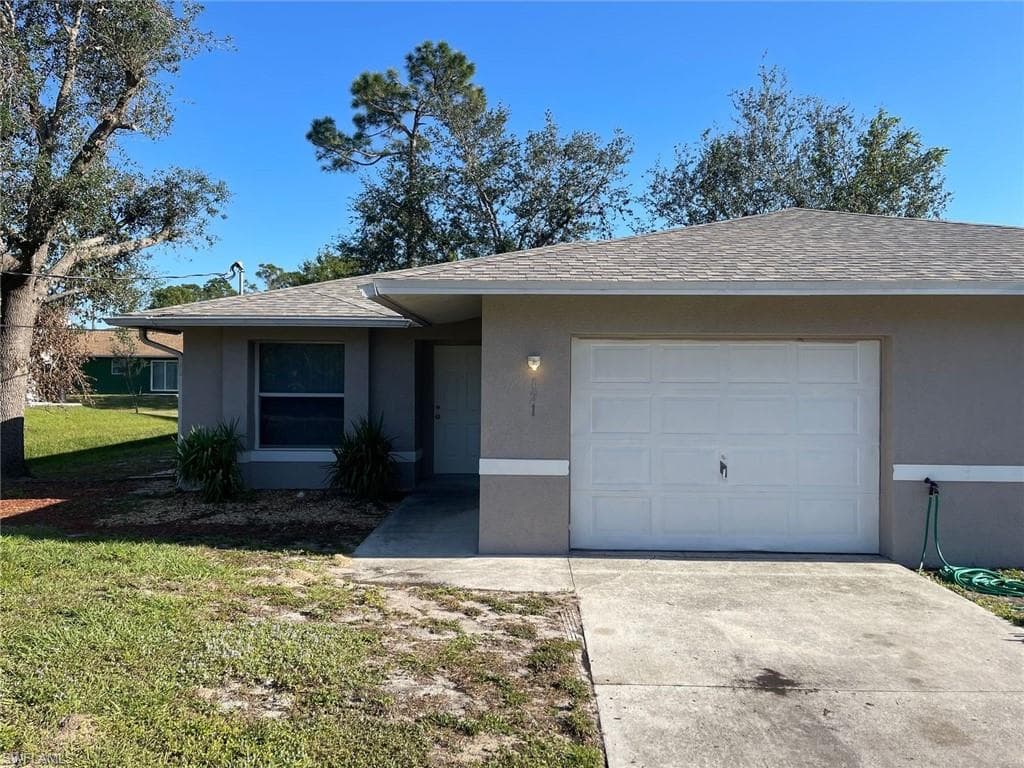 121 Meadow RD 121 LEHIGH ACRES, FL 33973
