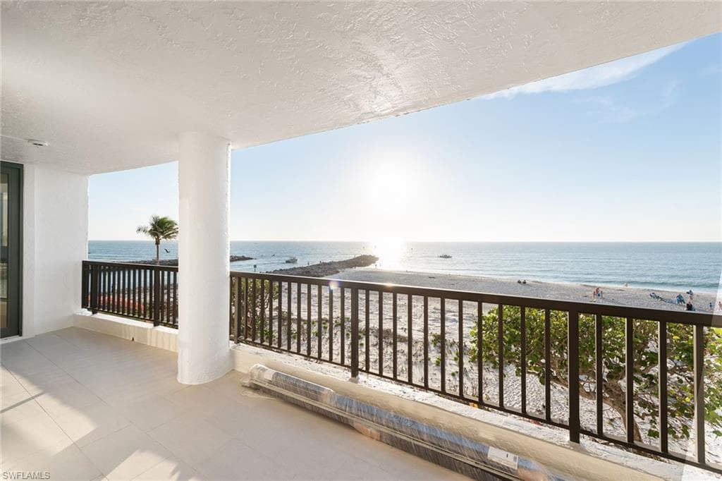 2361 Gulf Shore BLVD N 306 NAPLES, FL 34103