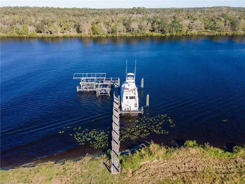 19101 S River RD ALVA, FL 33920