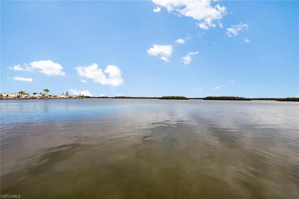 57 Oyster Bay LN FORT MYERS BEACH, FL 33931