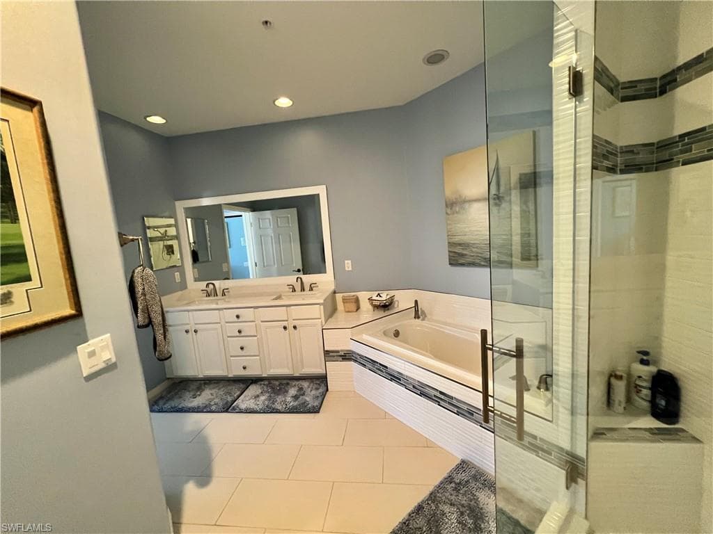 8235 Danbury BLVD 204 NAPLES, FL 34120
